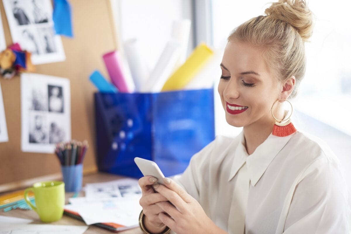 Soft marketing – dlaczego marki stawiają dziś na&nbsp;budowanie relacji z&nbsp;Klientami zamiast nachalnej sprzedaży?